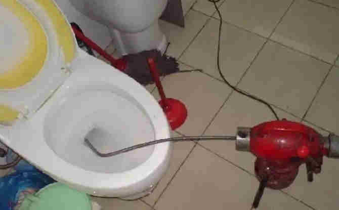 马桶通下水